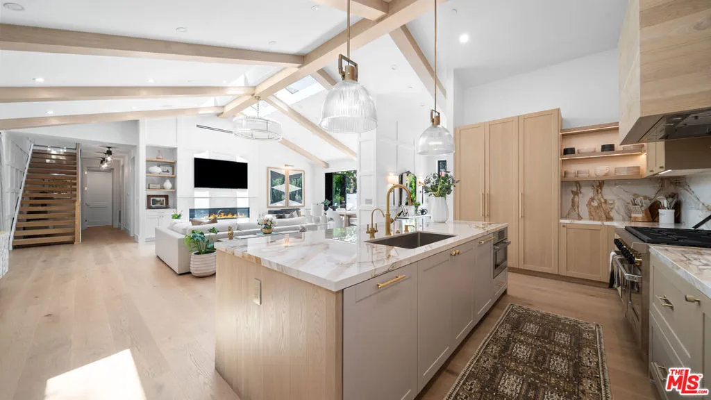 1914 N Laurel Canyon Boulevard, Los Angeles, California 90046 home-pic-20